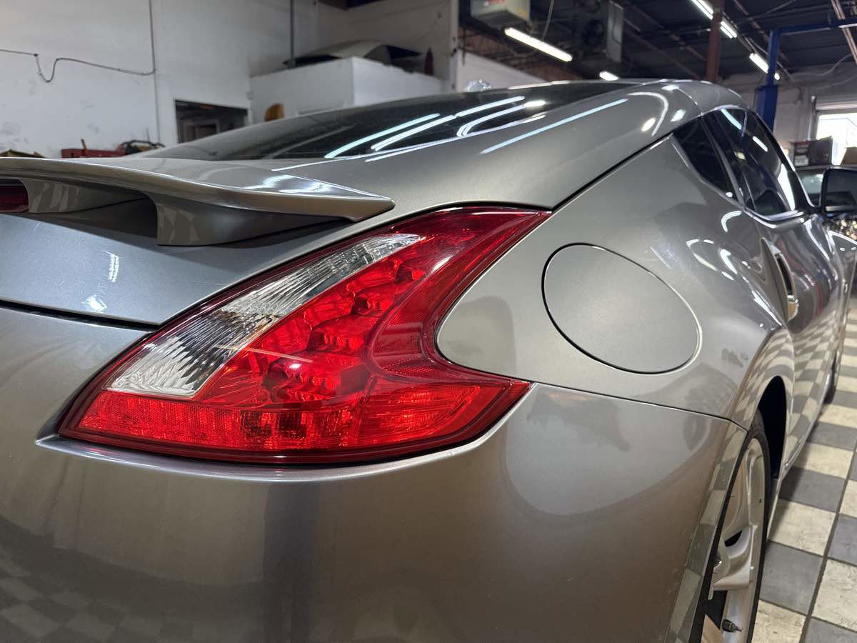 Used 2009 Nissan 370Z Touring w/ Sport Pkg image 9