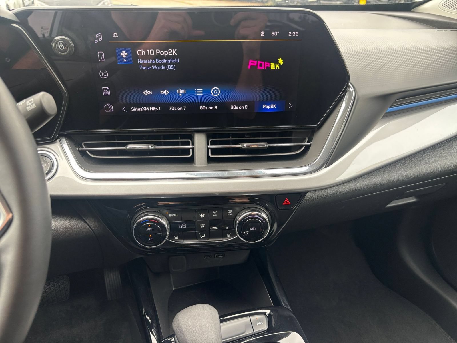 Used 2025 Chevrolet Trax LT w/ LT Convenience Package FWD image 14