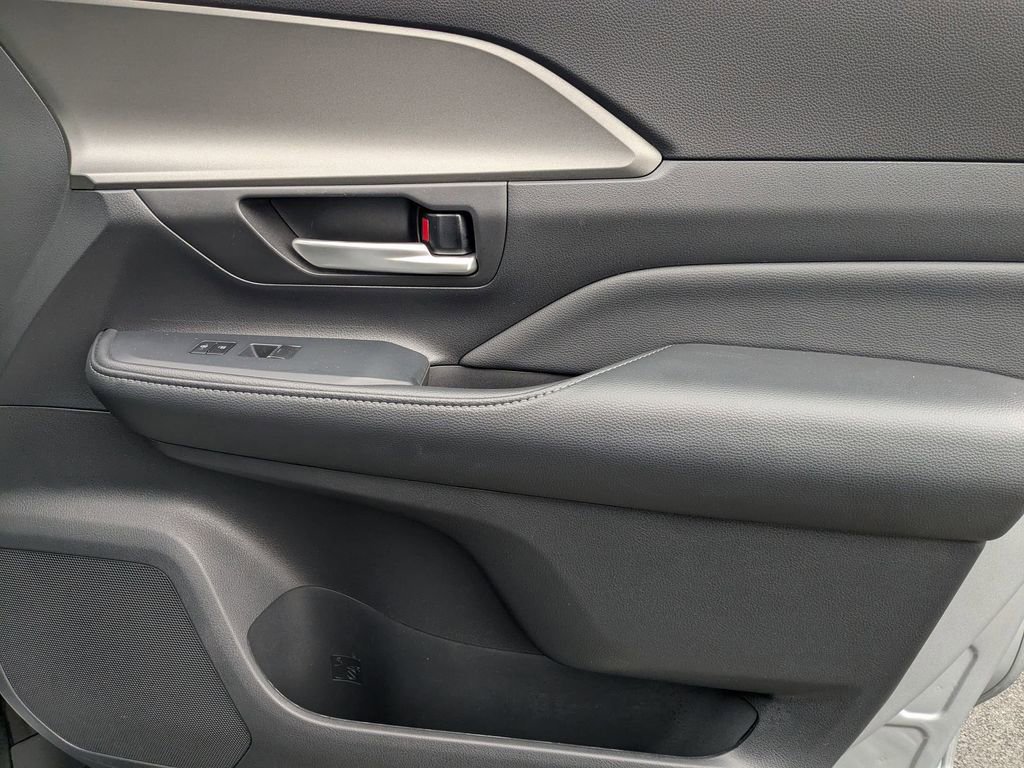 Used 2025 Toyota Grand Highlander XLE image 31