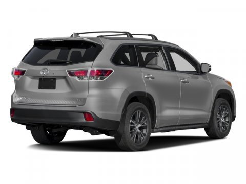 Used 2016 Toyota Highlander XLE FWD image 2