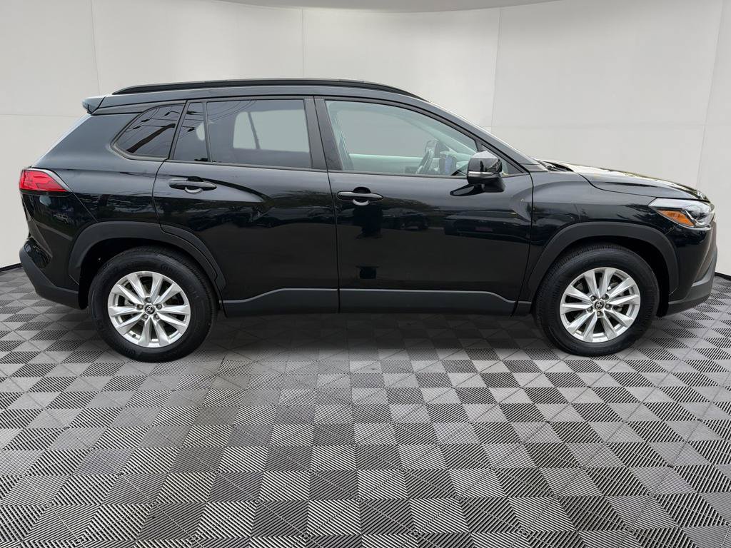 Used 2023 Toyota Corolla Cross LE AWD/4WD image 9
