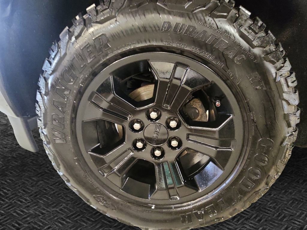 Used 2017 GMC Sierra 1500 SLT w/ All Terrain X Package image 11