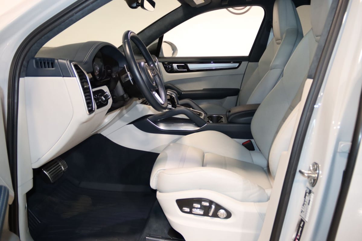 Used 2020 Porsche Cayenne Turbo AWD/4WD image 47