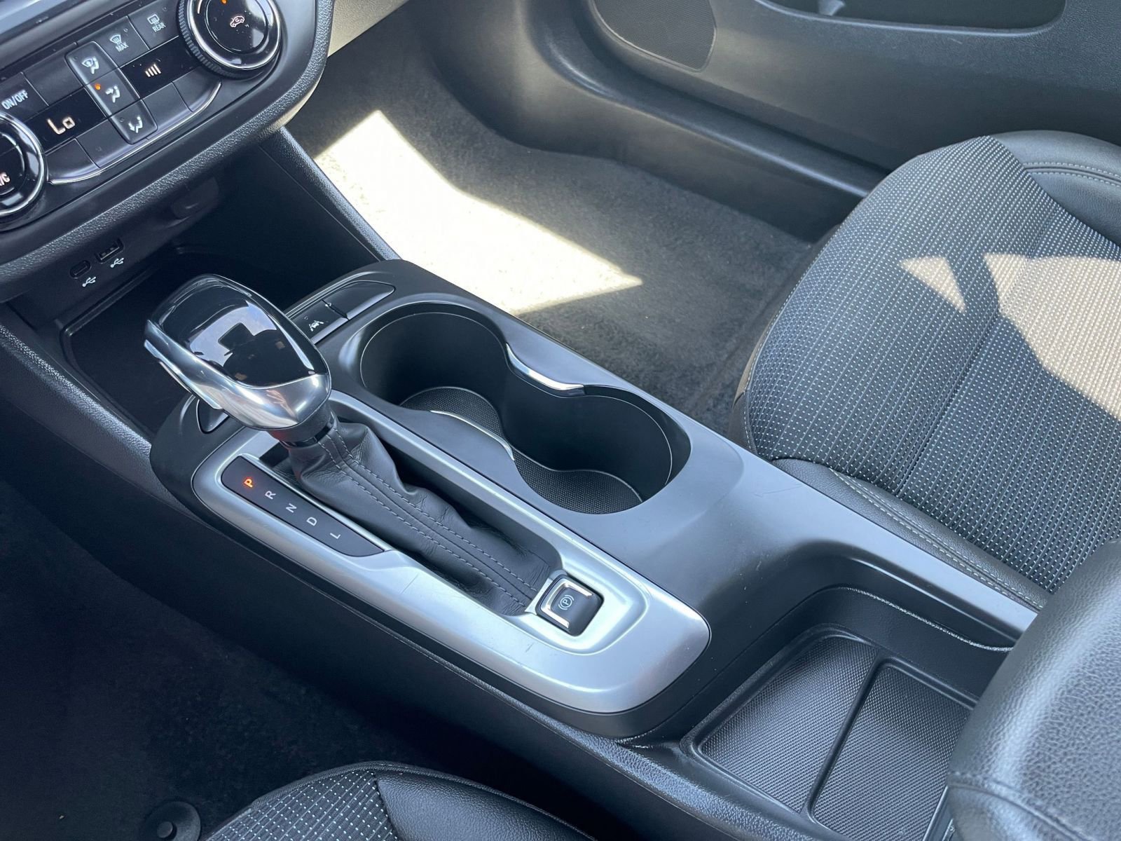 Used 2025 Buick Envista Preferred image 41