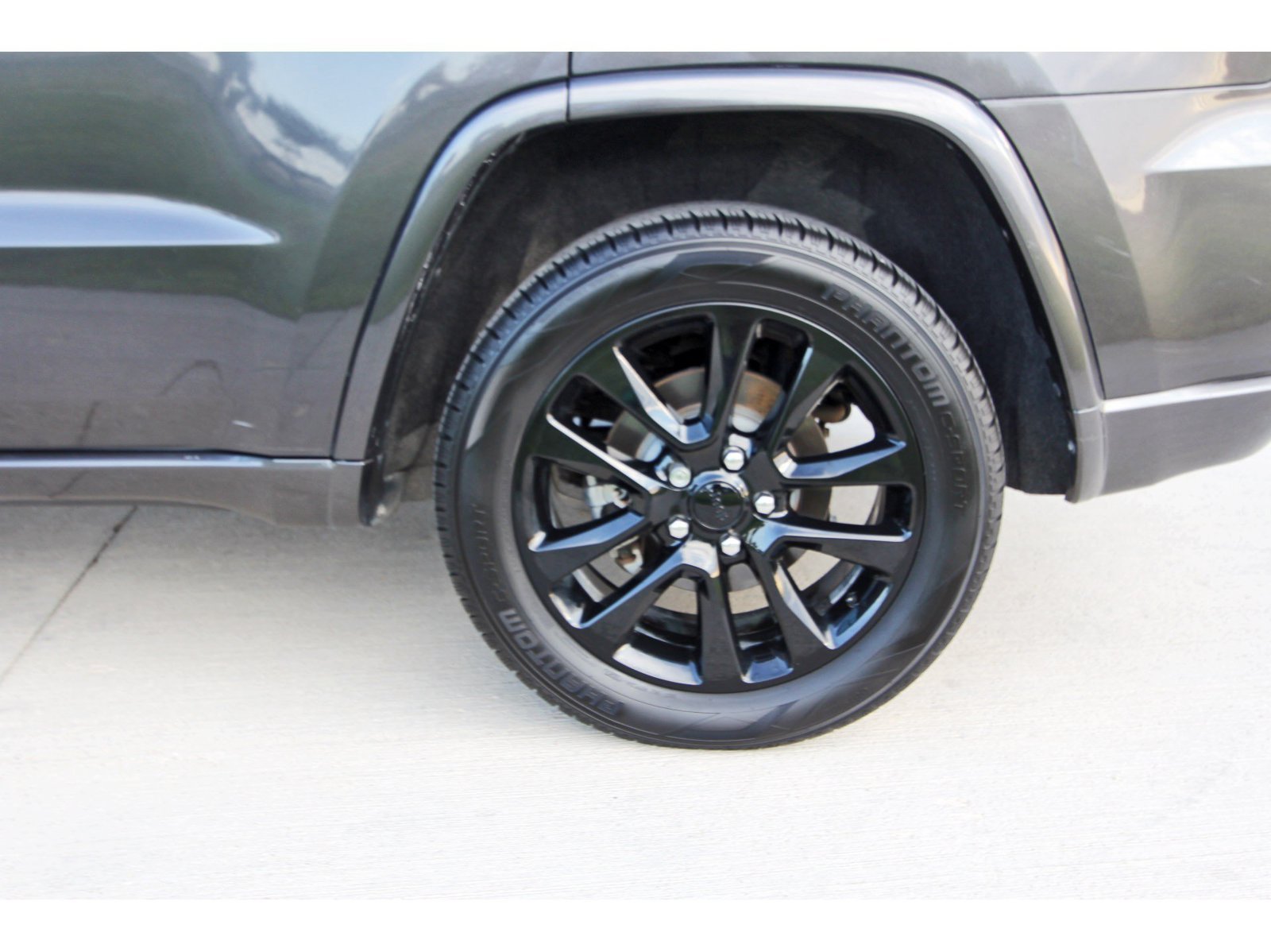 Used 2018 Jeep Grand Cherokee Altitude RWD image 32