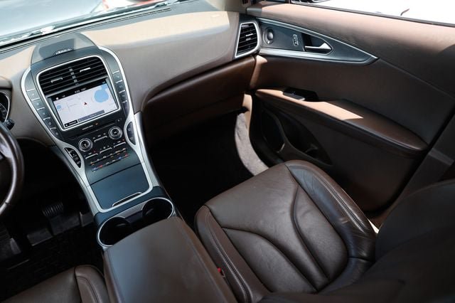 Used 2016 Lincoln MKX Reserve w/ Technology Package FWD image 24