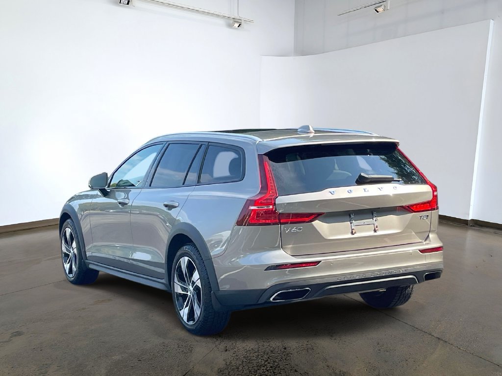 Used 2020 Volvo V60 T5 Cross Country AWD/4WD image 6
