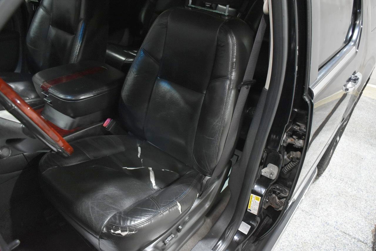 Used 2011 Cadillac Escalade ESV Luxury image 36