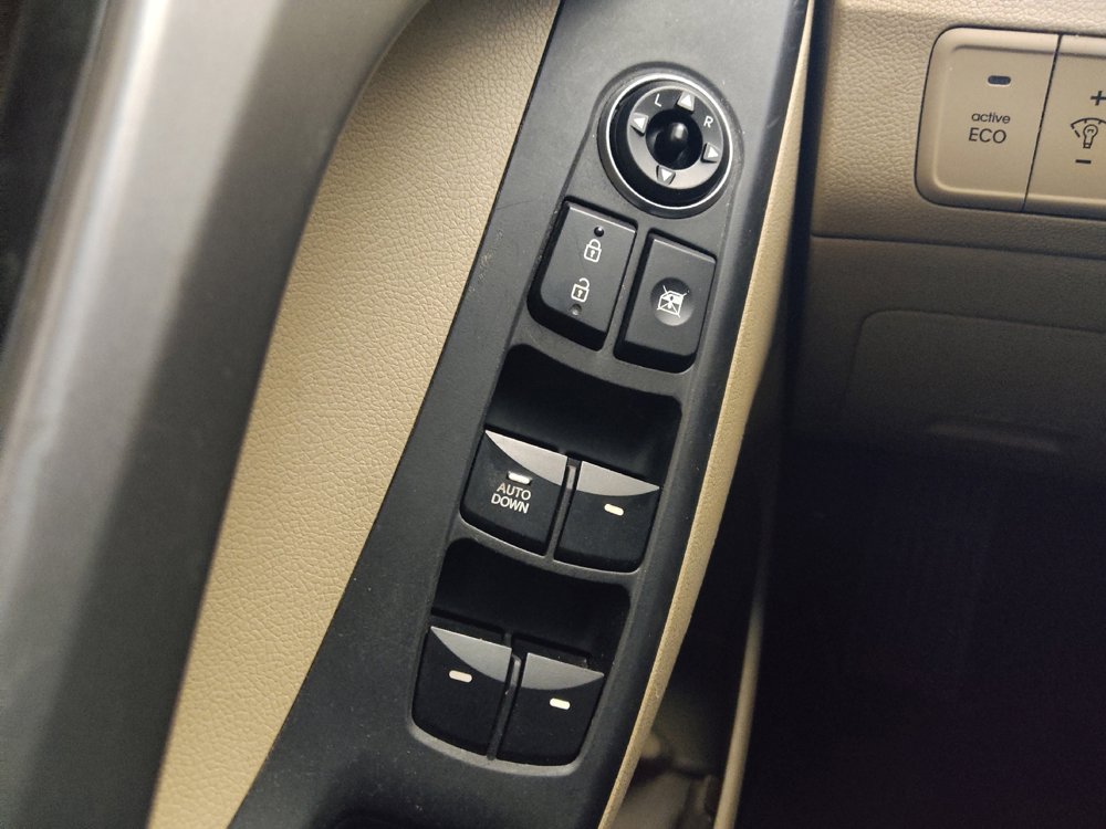 Used 2016 Hyundai Elantra SE FWD image 27