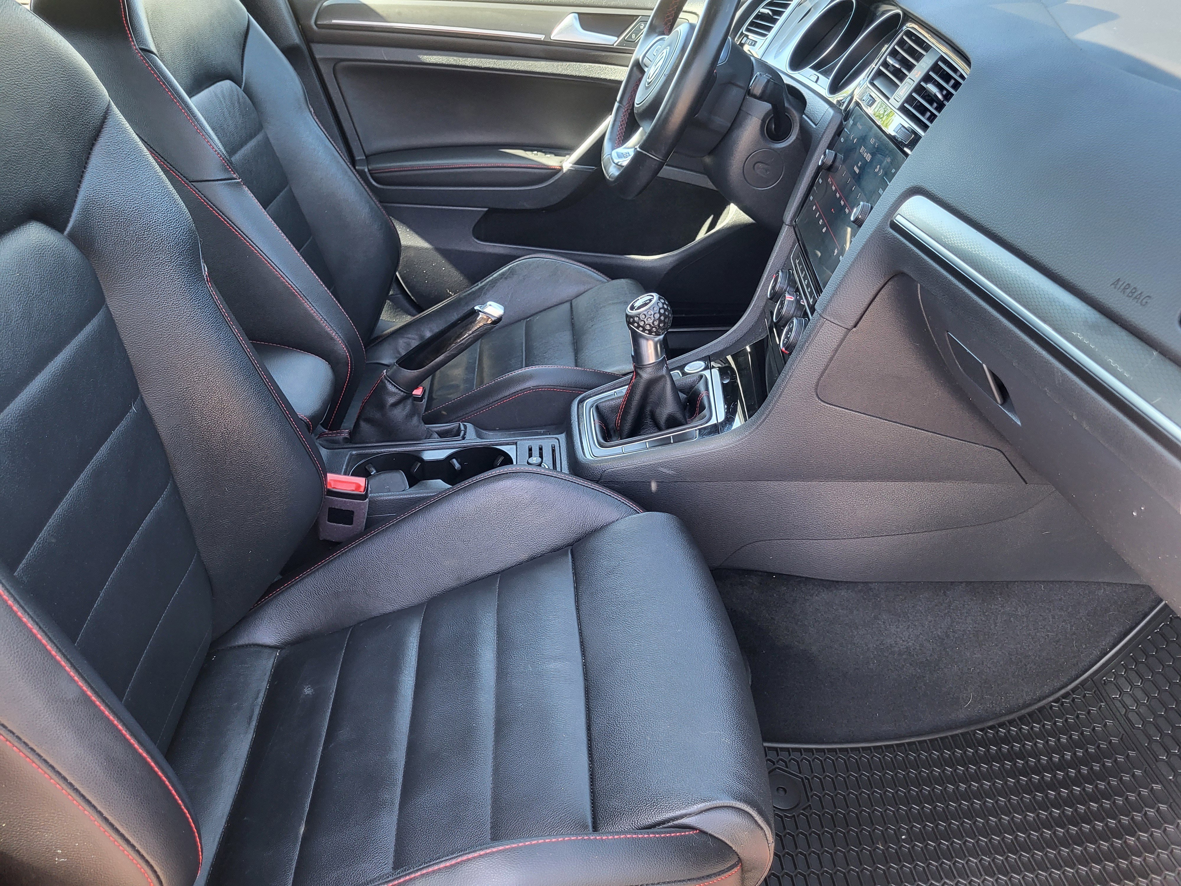 Used 2018 Volkswagen GTI SE w/ SE Leather Package FWD image 11