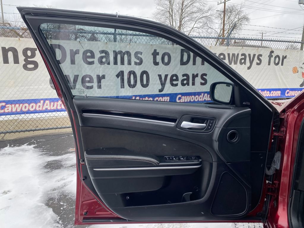 Used 2023 Chrysler 300 C image 15