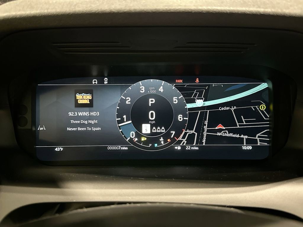 New 2026 Land Rover Discovery Sport Landmark image 15