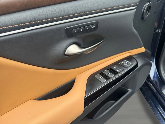 Used 2024 Lexus ES 350 w/ Premium Package image 11
