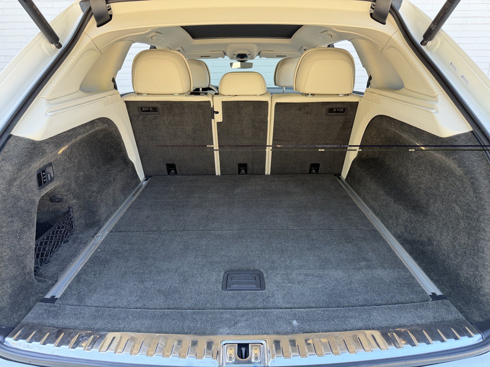 Certified 2023 Bentley Bentayga Extended Wheelbase AWD/4WD image 37