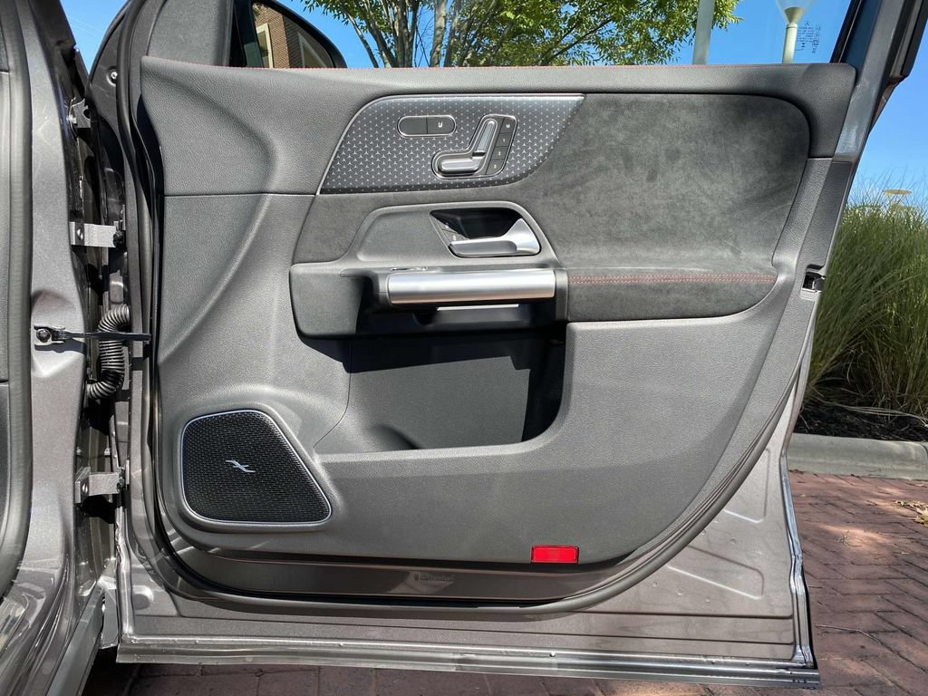 Used 2025 Mercedes-Benz GLA 250 image 11
