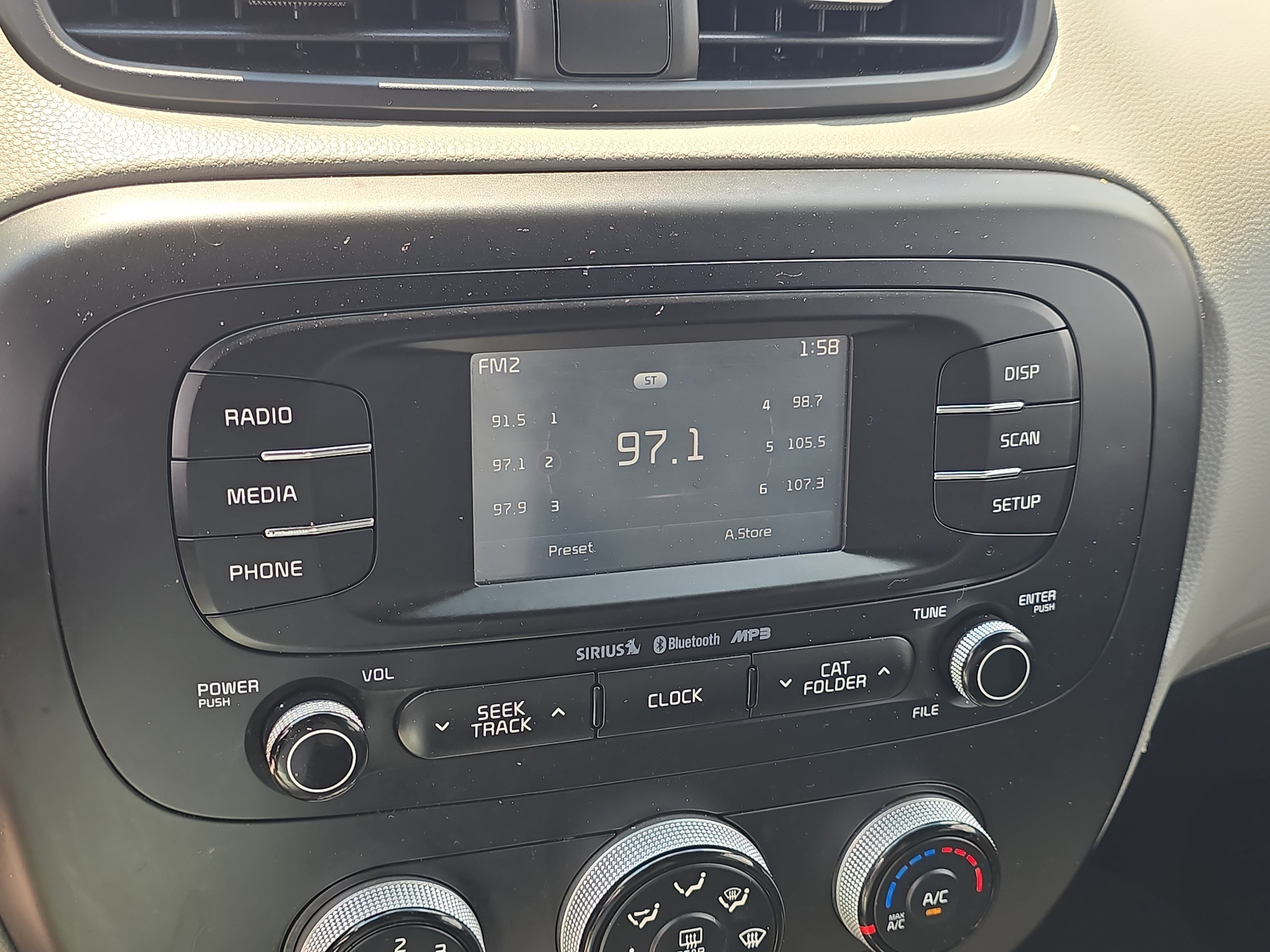 Used 2016 Kia Soul + image 22