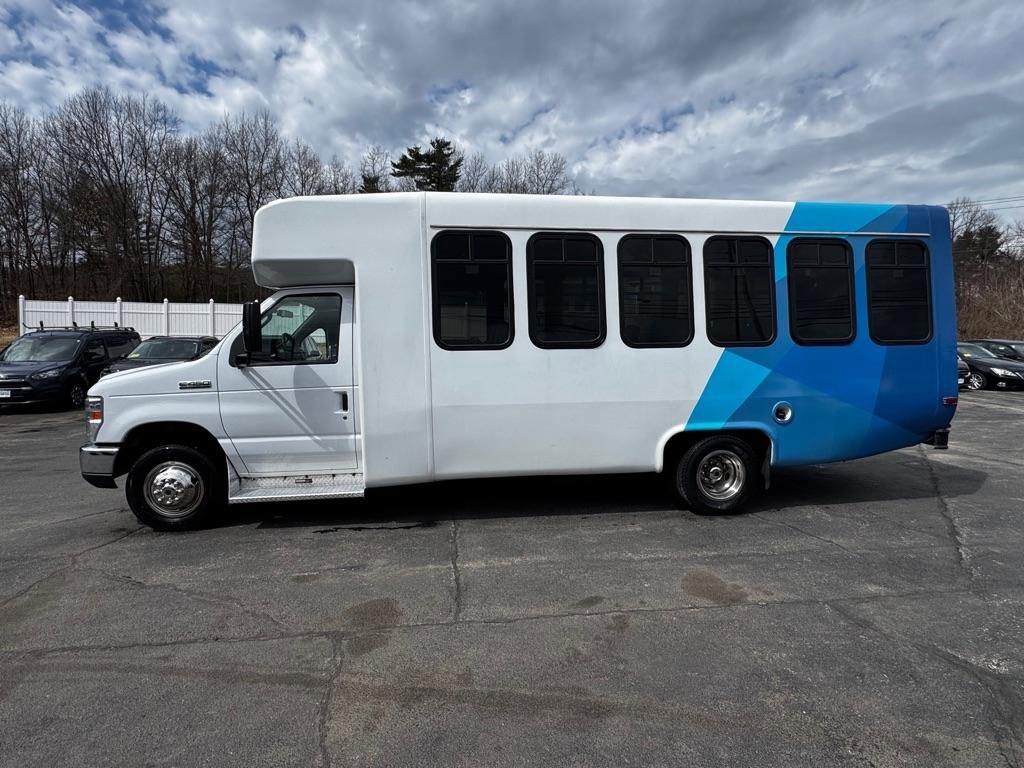 Used 2018 Ford E-450 and Econoline 450 Super Duty w/ Shuttle Bus Prep Package RWD image 3