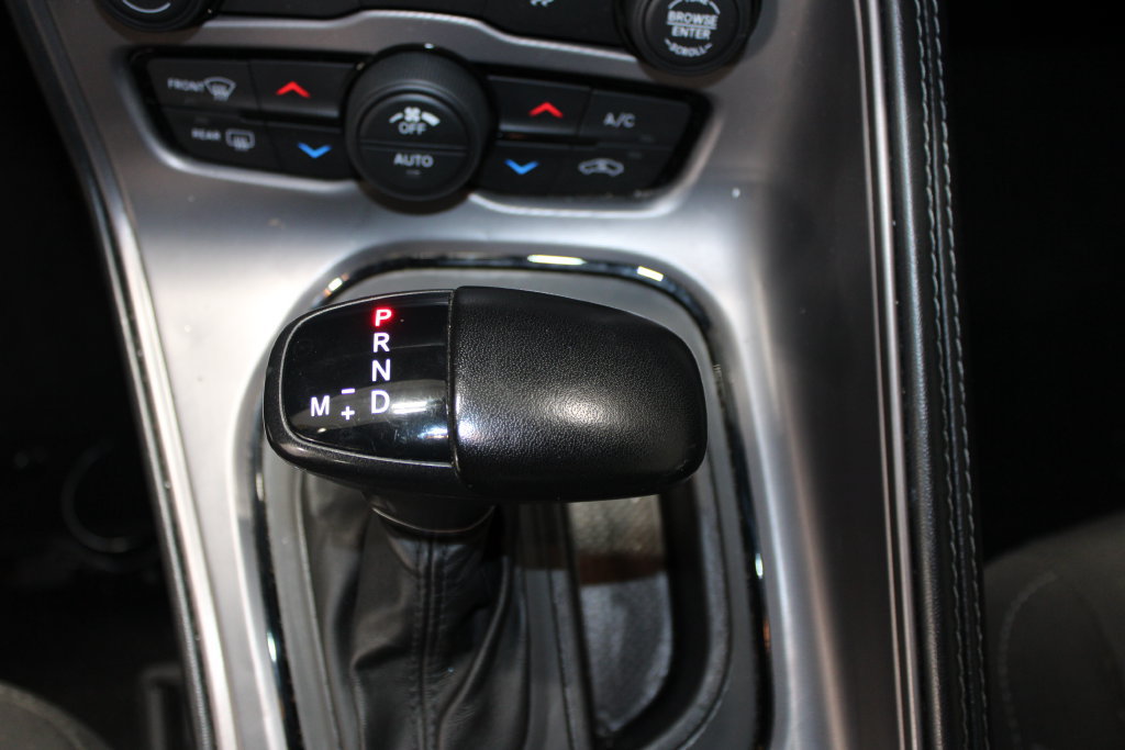 Used 2023 Dodge Challenger SXT RWD image 38