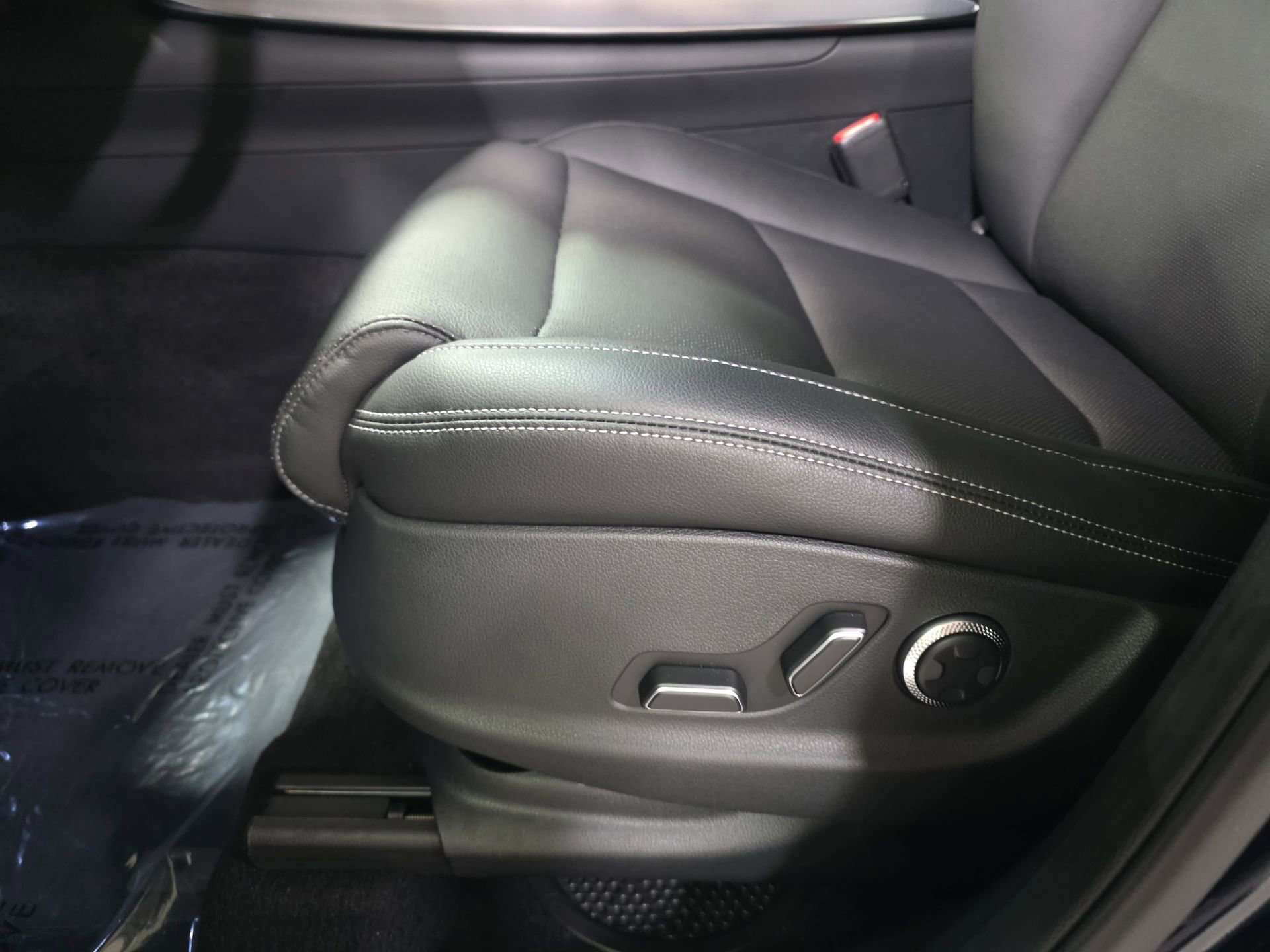 Used 2025 Genesis GV70 2.5T w/ Select Package image 28