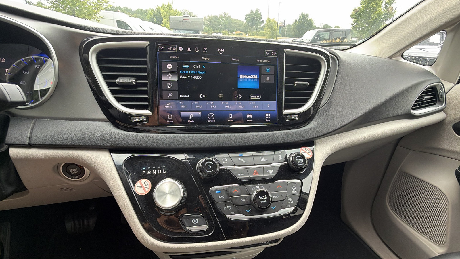 Used 2024 Chrysler Pacifica Touring-L FWD image 31