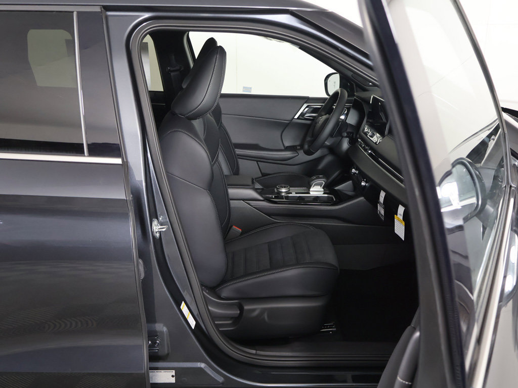 New 2026 Mitsubishi Outlander LE AWD/4WD image 28