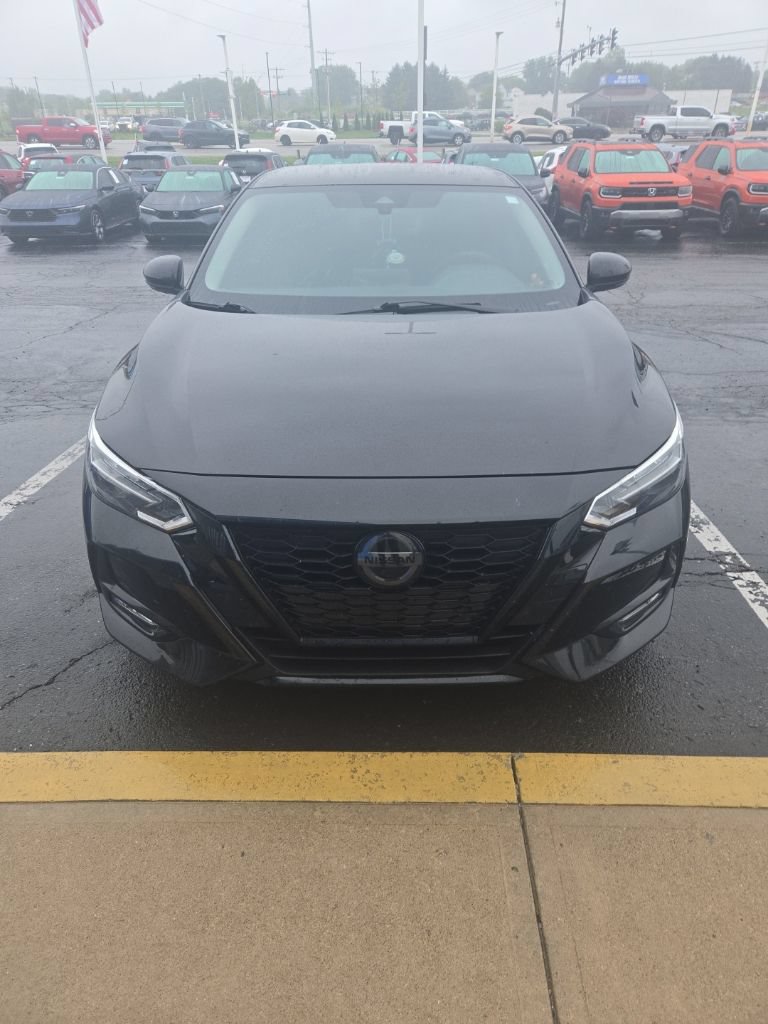 Used 2023 Nissan Sentra SR w/ Midnight Edition Package FWD image 3