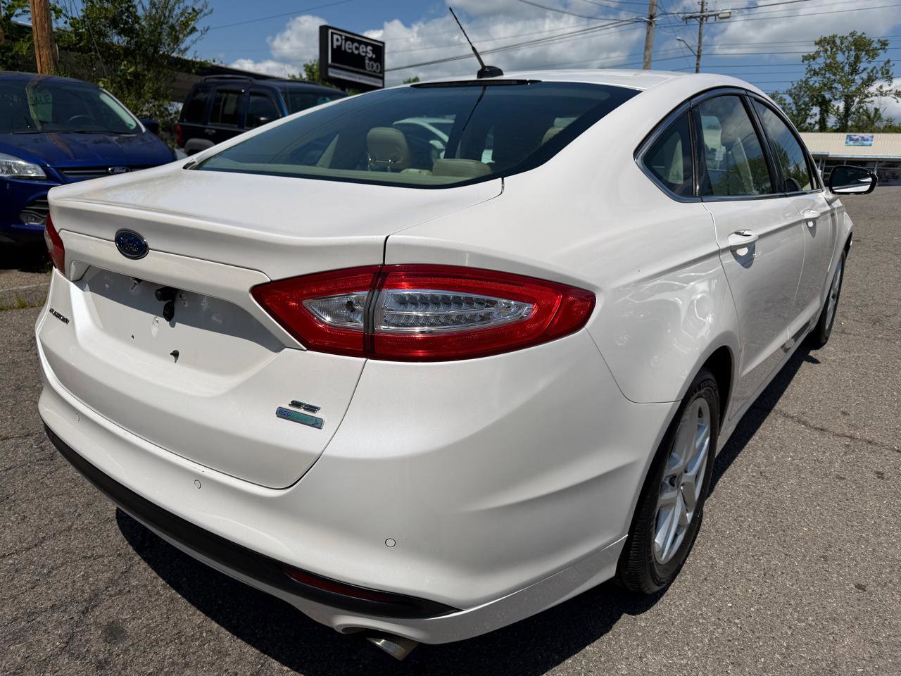 Used 2015 Ford Fusion SE w/ Equipment Group 202A FWD image 5