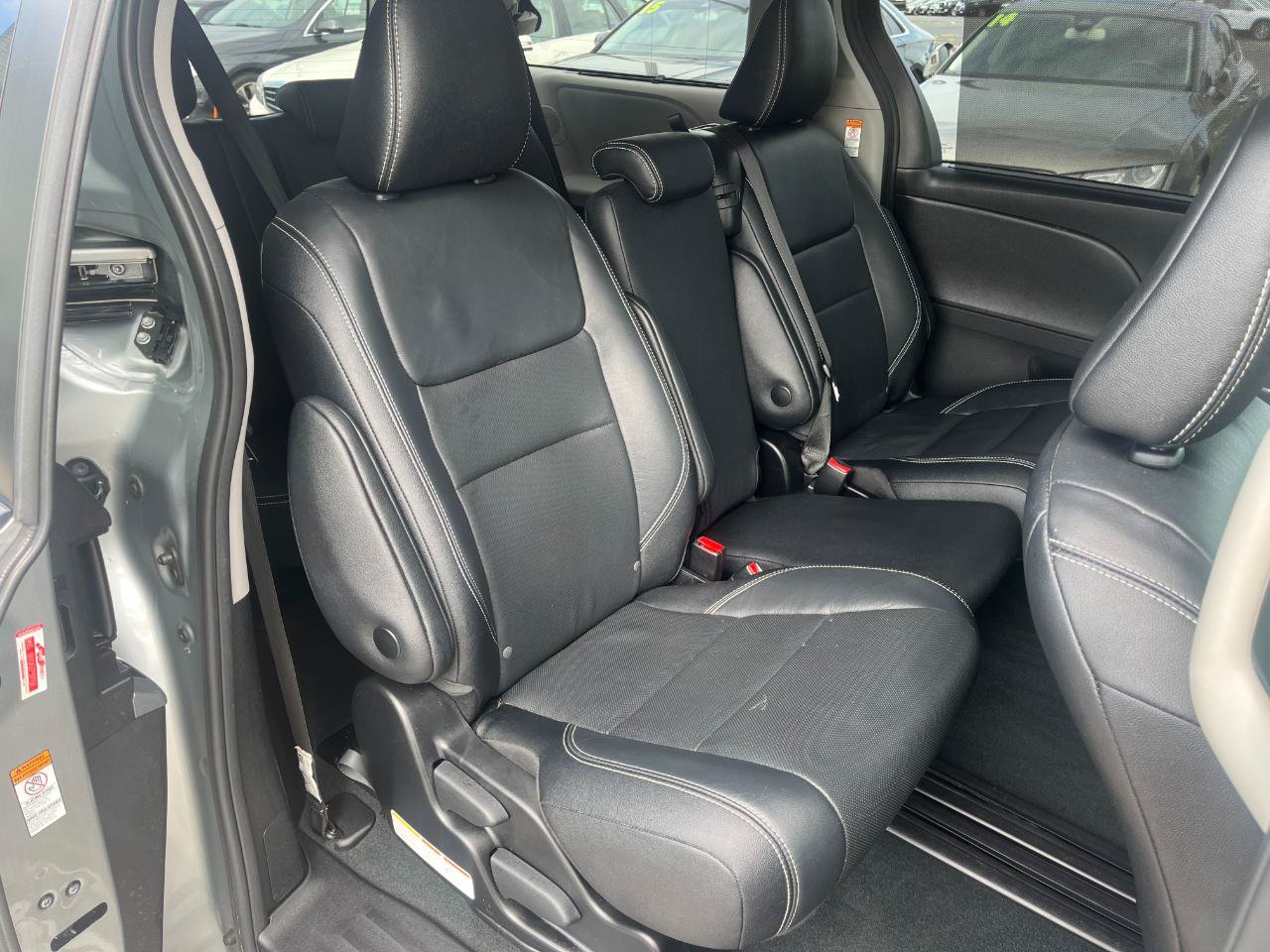 Used 2019 Toyota Sienna SE w/ SE Preferred Package FWD image 21