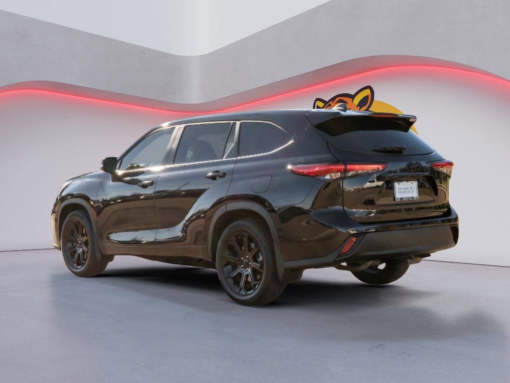 Used 2023 Toyota Highlander LE image 6