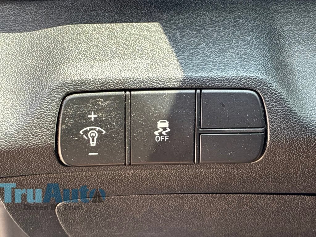 Used 2024 Hyundai Elantra Limited FWD image 35