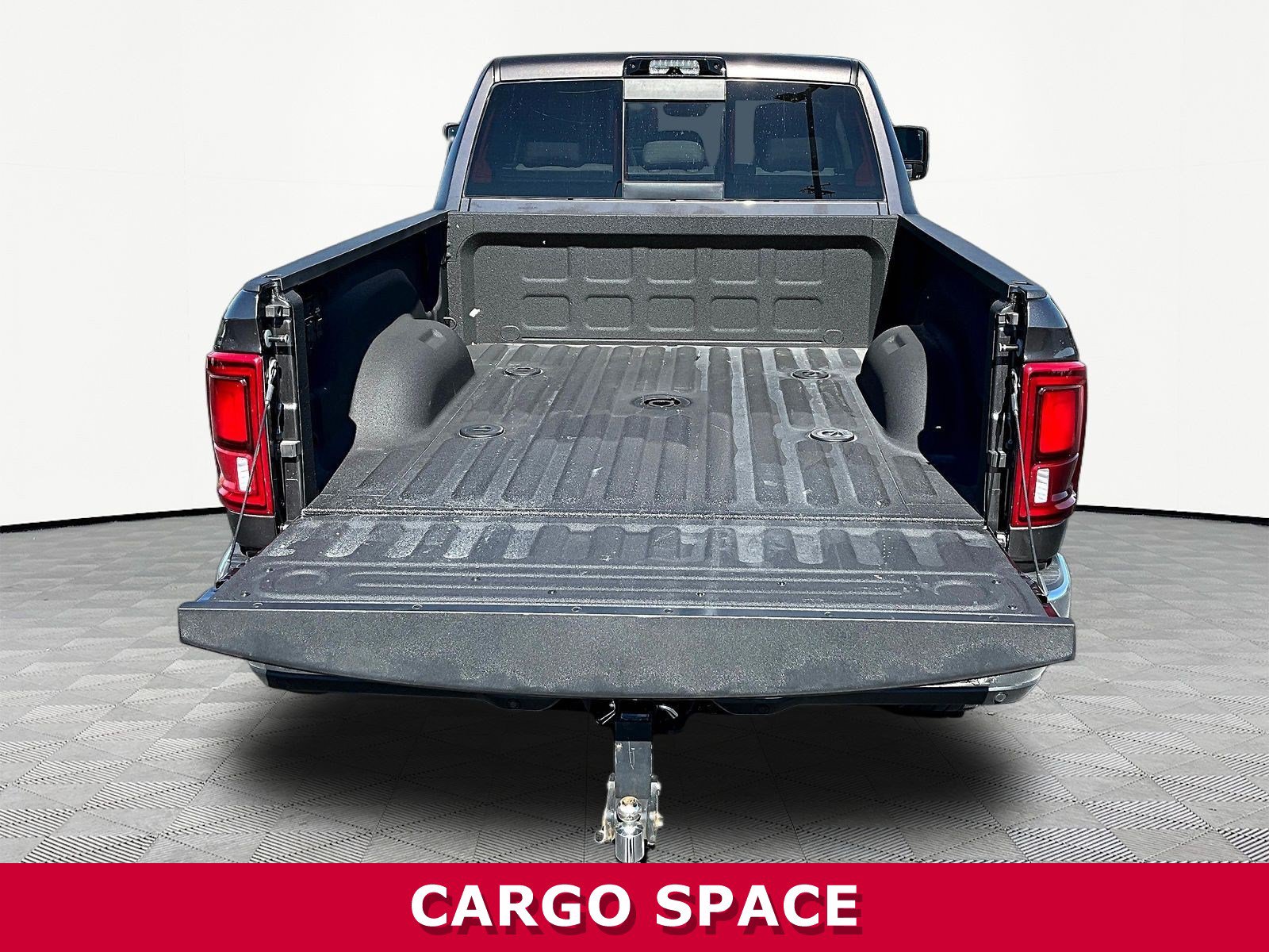 Used 2025 RAM 3500 Laramie w/ Towing Technology Group AWD/4WD image 7