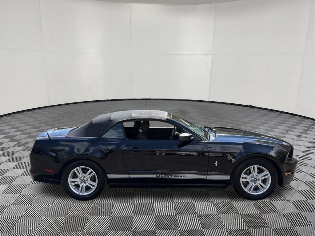 Used 2014 Ford Mustang Convertible RWD image 4