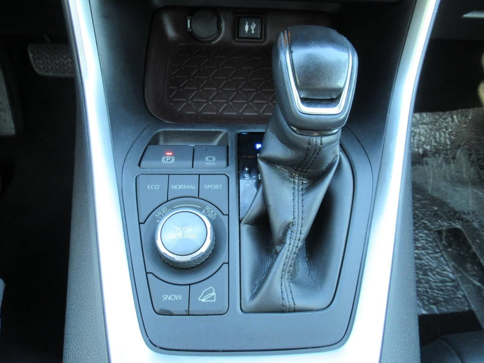 Used 2019 Toyota RAV4 Limited AWD/4WD image 27