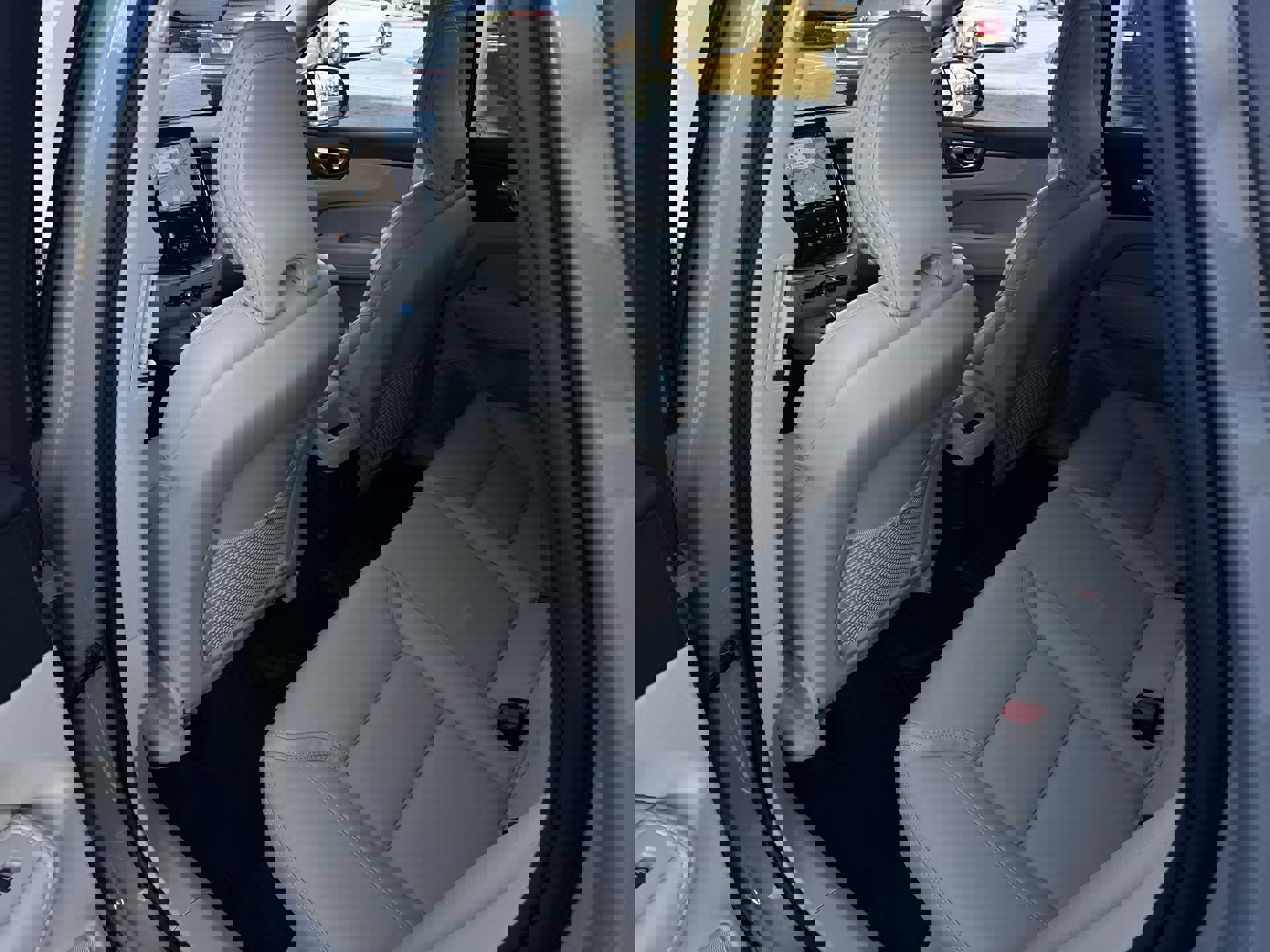 New 2026 Volvo XC60 T8 Ultra w/ Protection Package Premier image 22