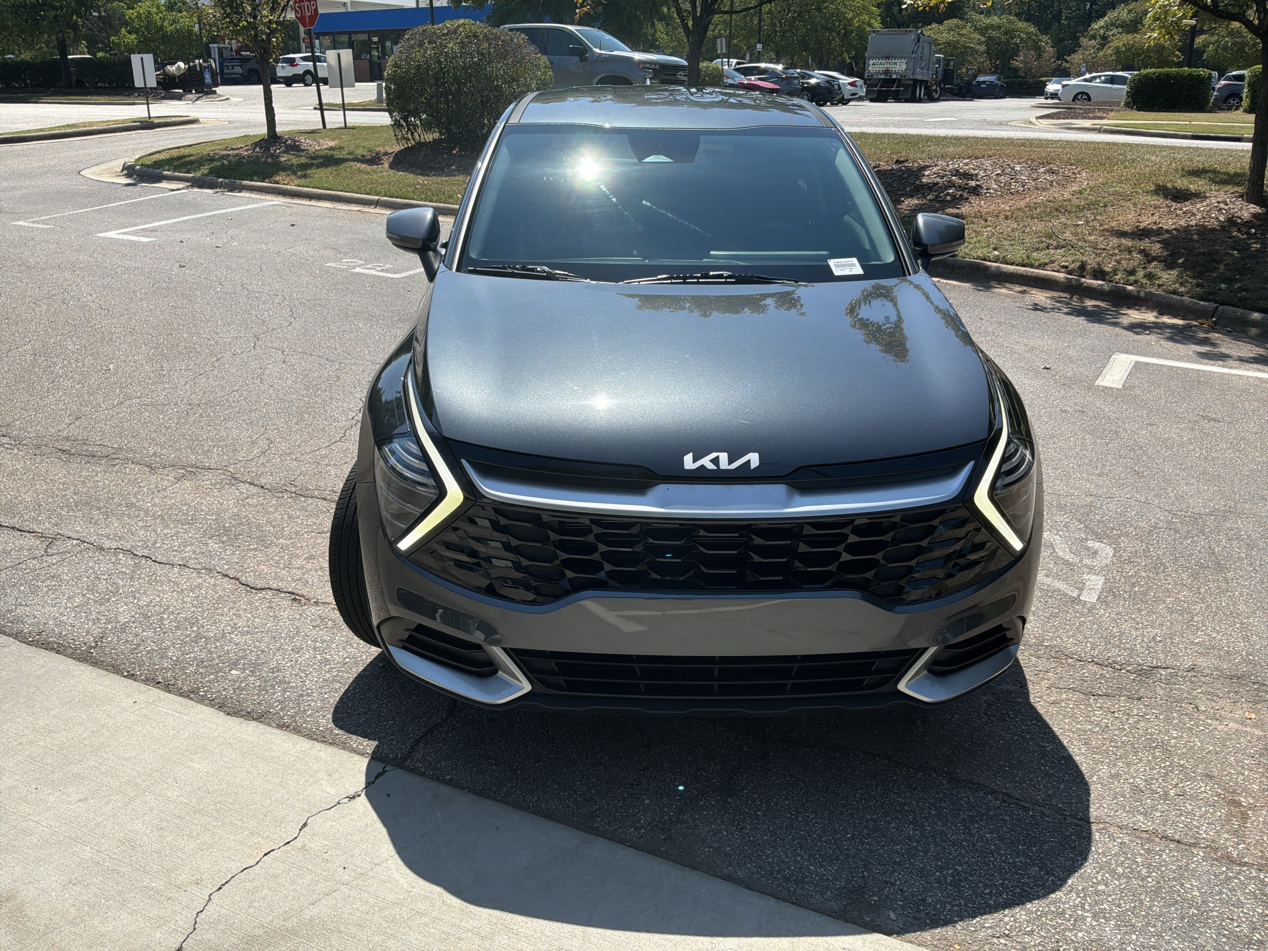 Used 2024 Kia Sportage EX FWD image 3