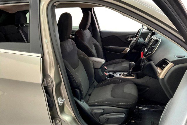 Used 2017 Jeep Cherokee Latitude image 7