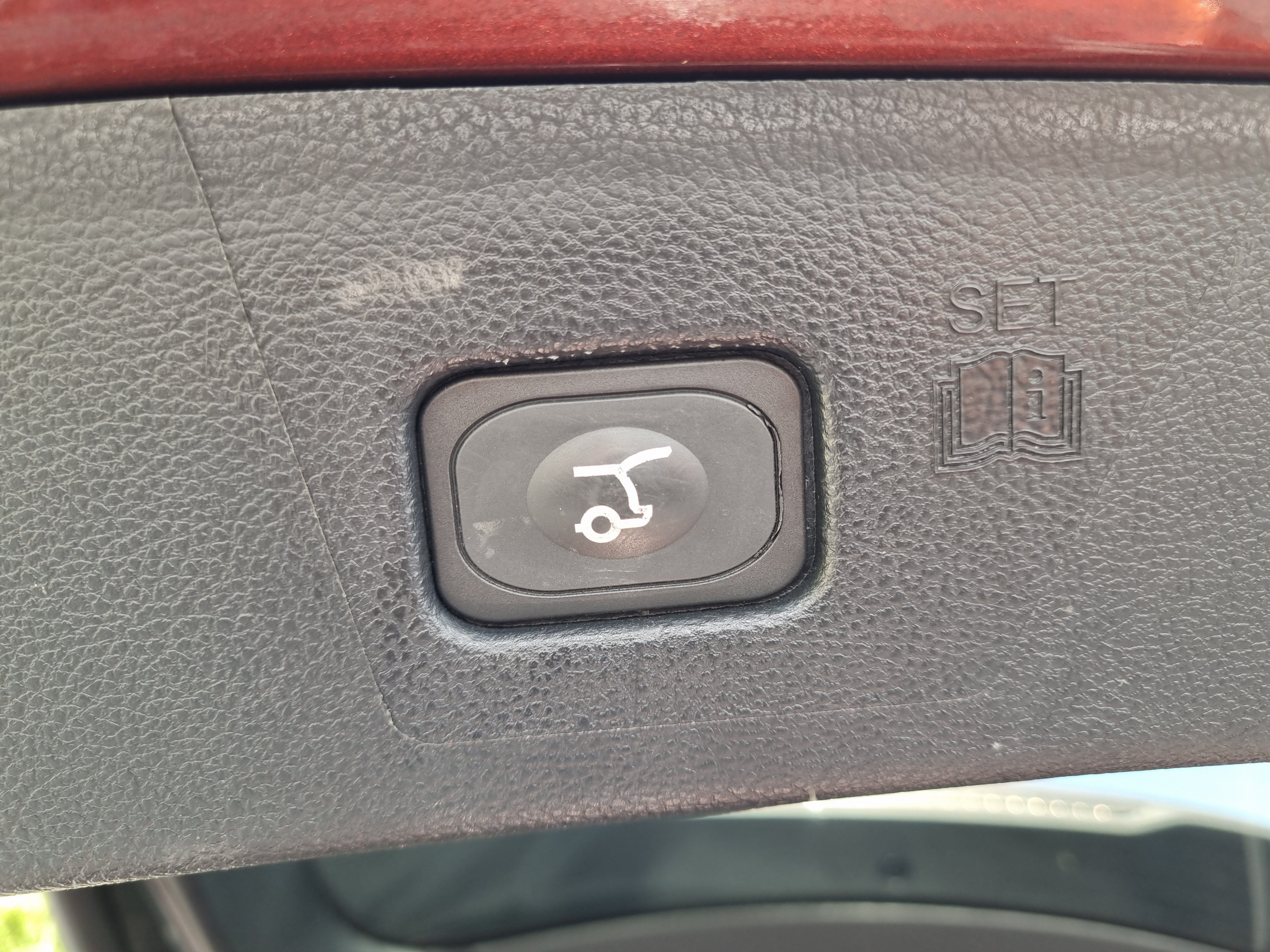 Used 2016 Ford Edge Titanium w/ Equipment Group 302A FWD image 9