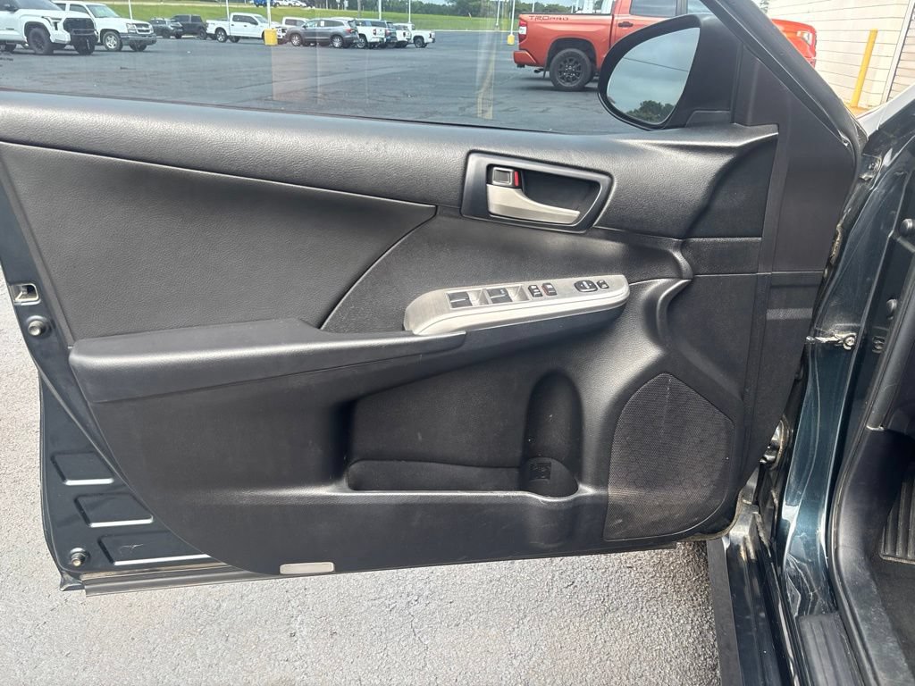 Used 2014 Toyota Camry SE FWD image 6