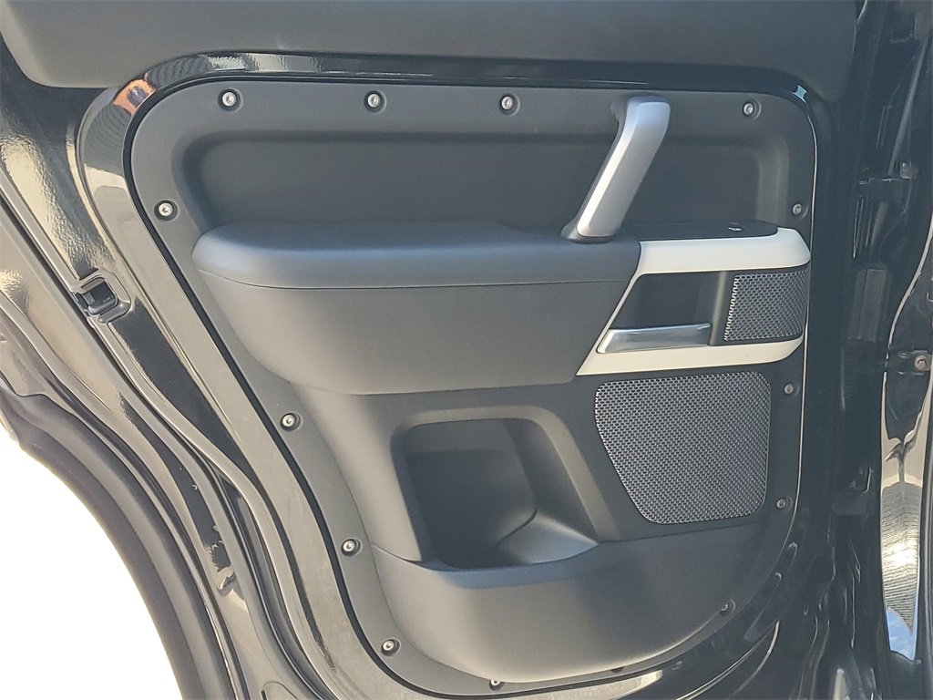 Used 2021 Land Rover Defender 110 X-Dynamic HSE image 19