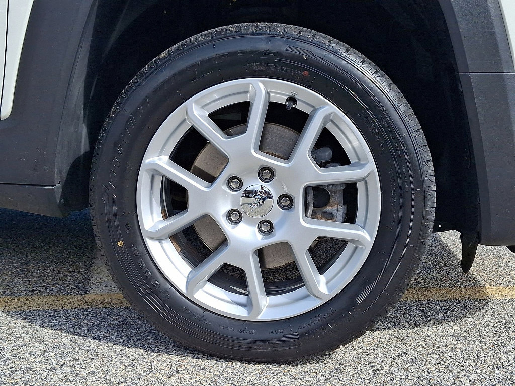 Certified 2021 Jeep Renegade Latitude image 26