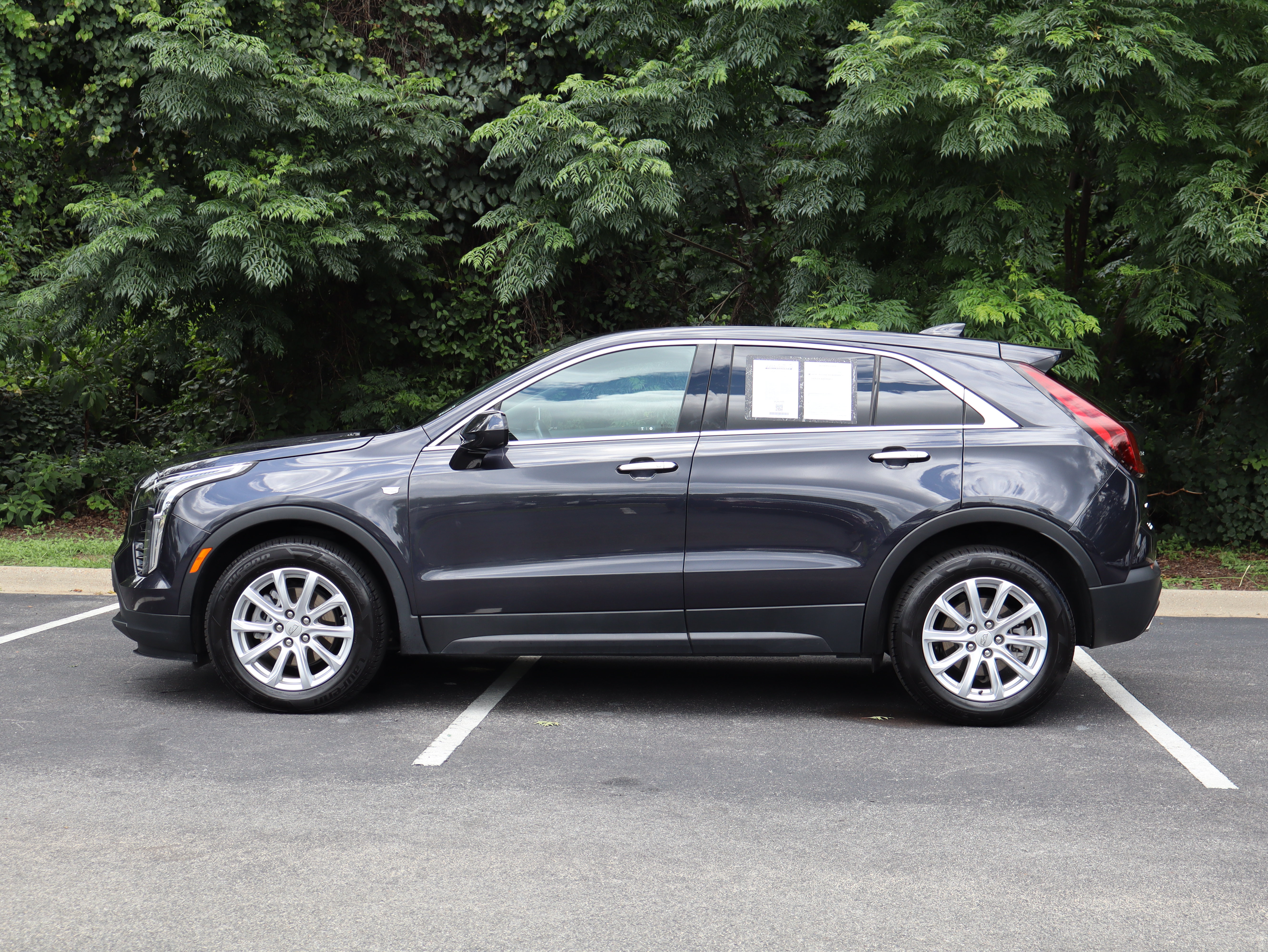 Used 2023 Cadillac XT4 Luxury w/ Cold Weather Package AWD/4WD image 3