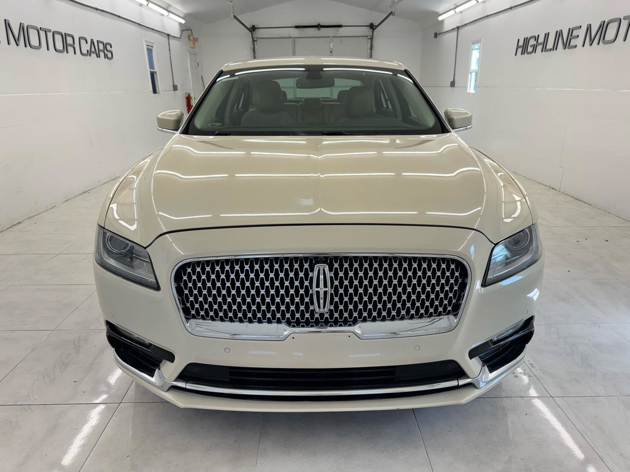 Used 2018 Lincoln Continental Select FWD image 2