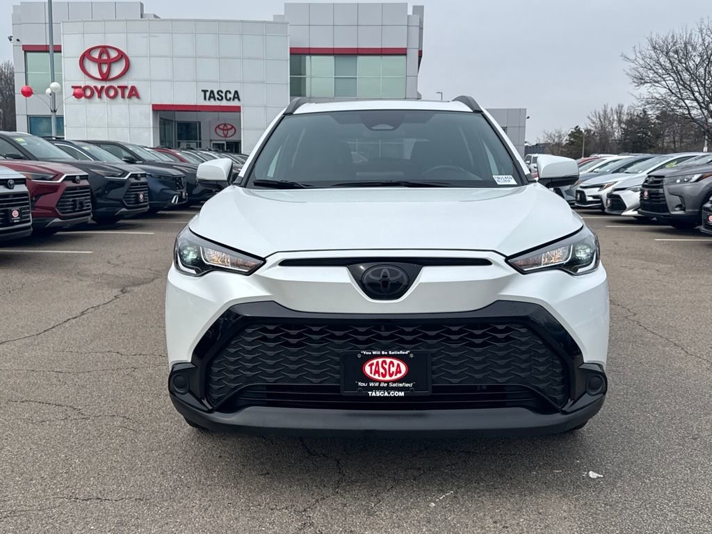 Used 2024 Toyota Corolla Cross SE w/ Moonroof Package image 2