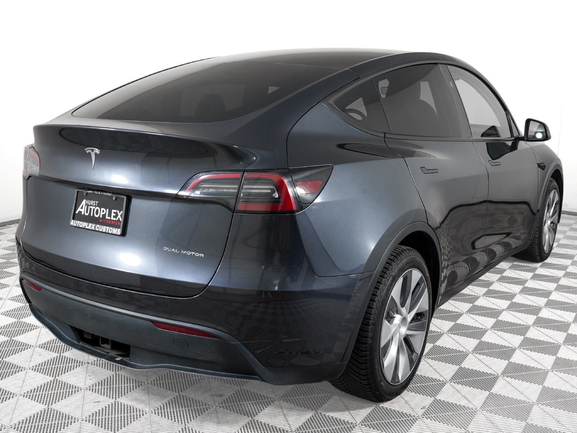 Used 2024 Tesla Model Y Long Range AWD/4WD image 5