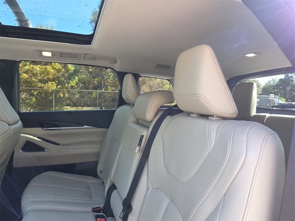 Used 2022 INFINITI QX60 Sensory w/ Cargo Package image 23