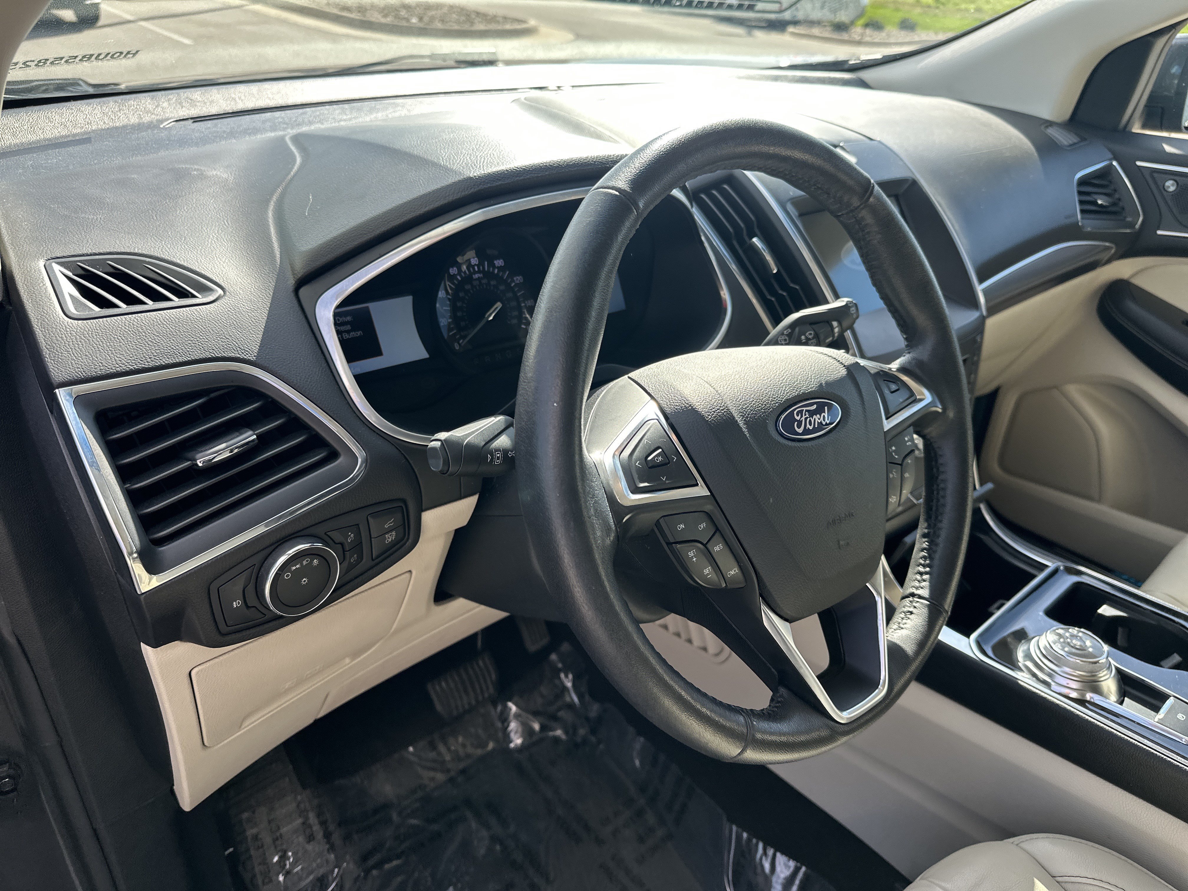 Used 2019 Ford Edge Titanium AWD/4WD image 12
