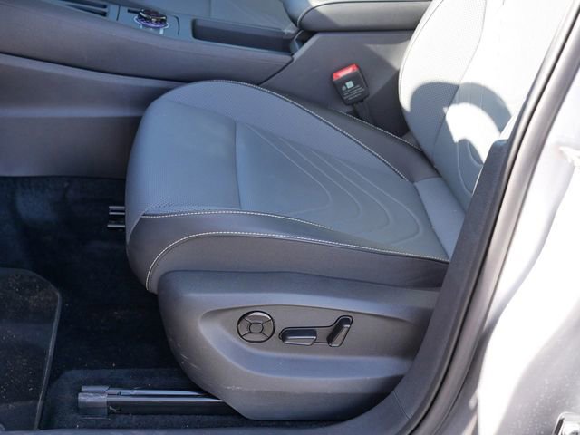 Used 2025 Volkswagen Tiguan SE image 14