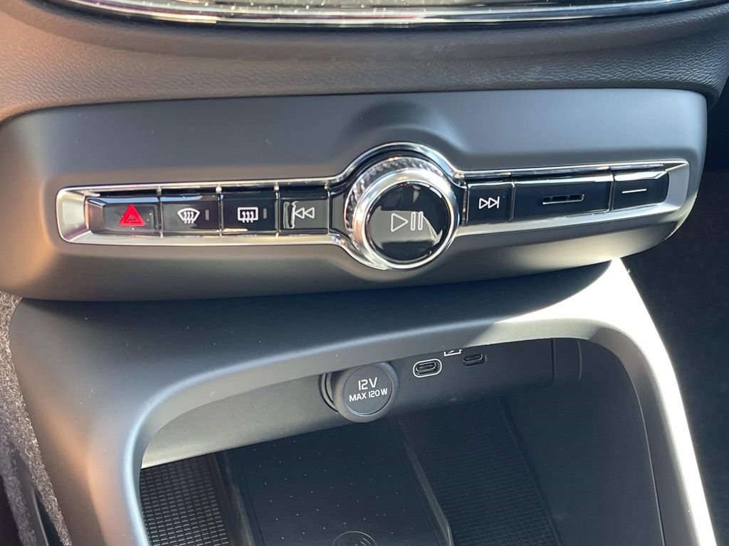 New 2026 Volvo XC40 B5 Core w/ Climate Package image 28