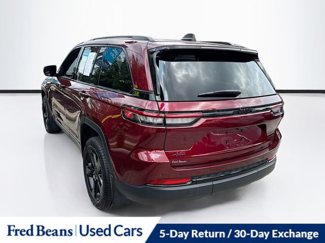 Used 2023 Jeep Grand Cherokee Limited w/ Black Appearance Package AWD/4WD image 5