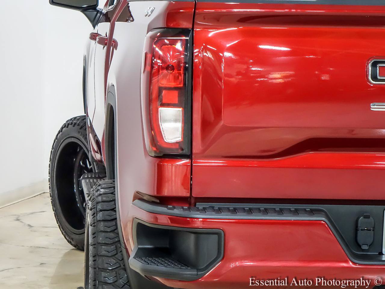 Used 2021 GMC Sierra 1500 Elevation w/ LPO, Elevation Black Package AWD/4WD image 8